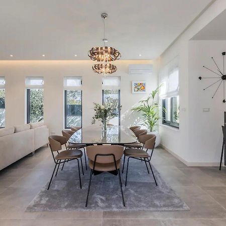 Sophisticated Oasis Residence Villa With Pool Kastela Bagian luar foto