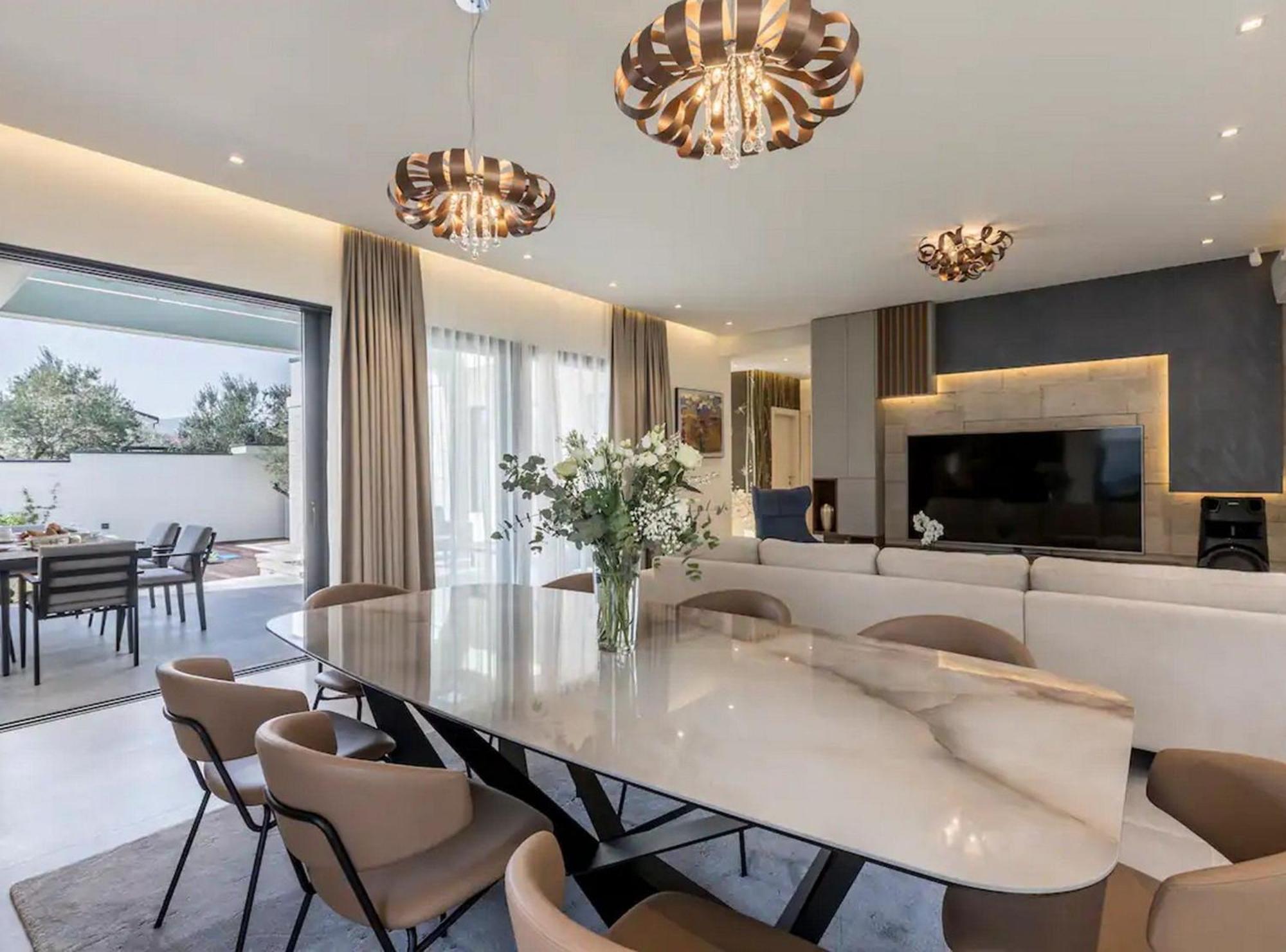 Sophisticated Oasis Residence Villa With Pool Kastela Bagian luar foto