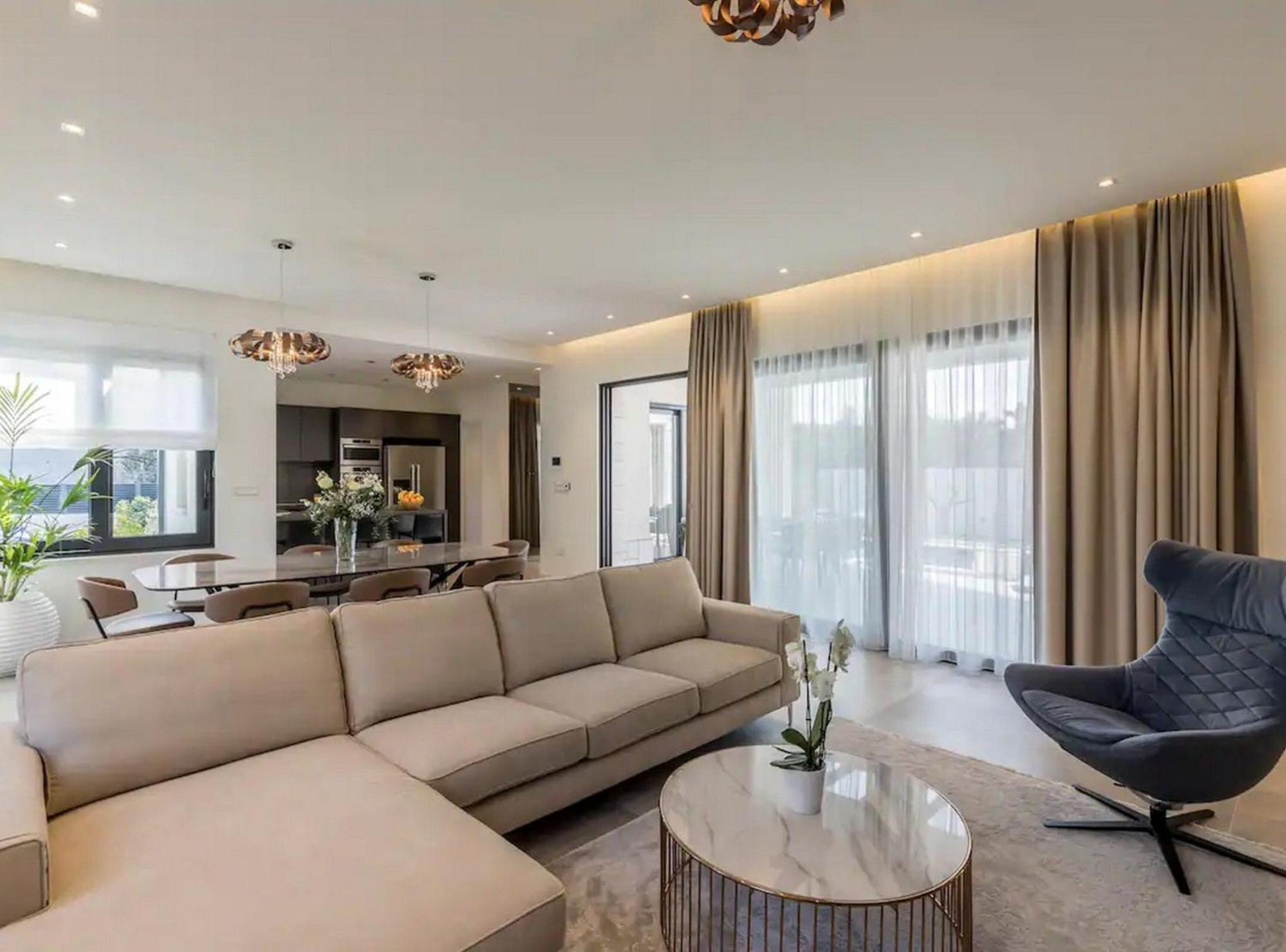 Sophisticated Oasis Residence Villa With Pool Kastela Bagian luar foto