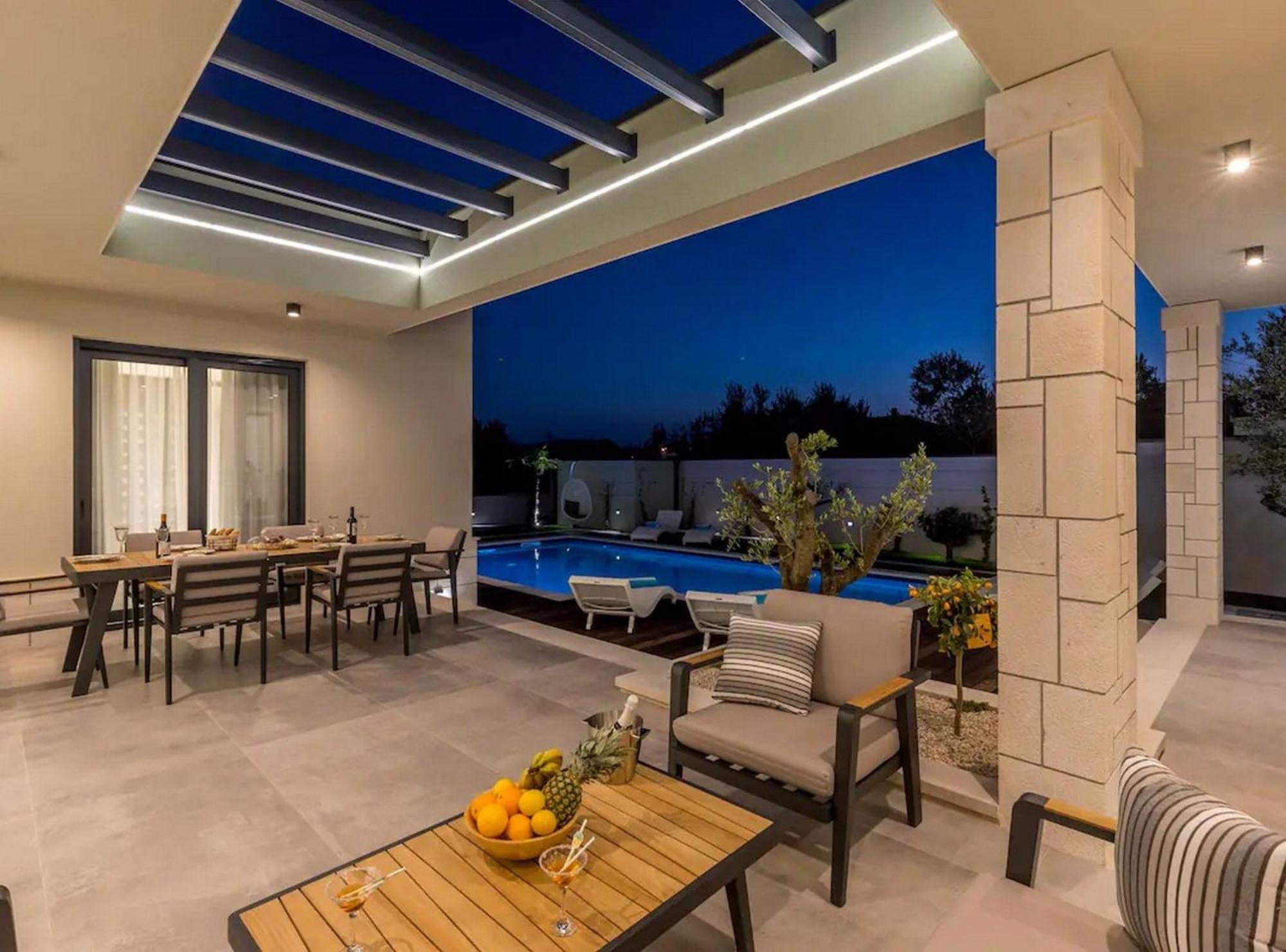 Sophisticated Oasis Residence Villa With Pool Kastela Bagian luar foto