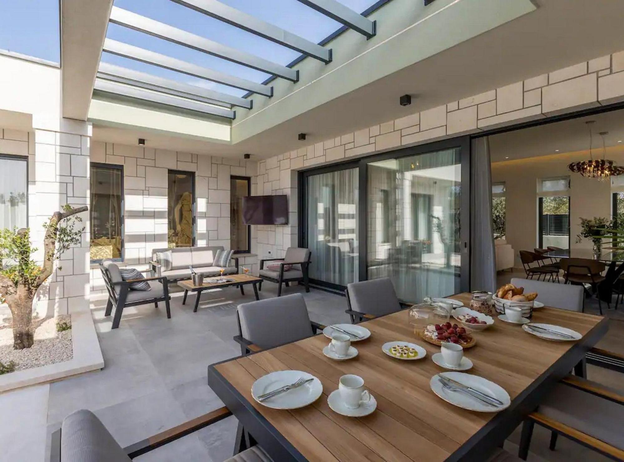 Sophisticated Oasis Residence Villa With Pool Kastela Bagian luar foto