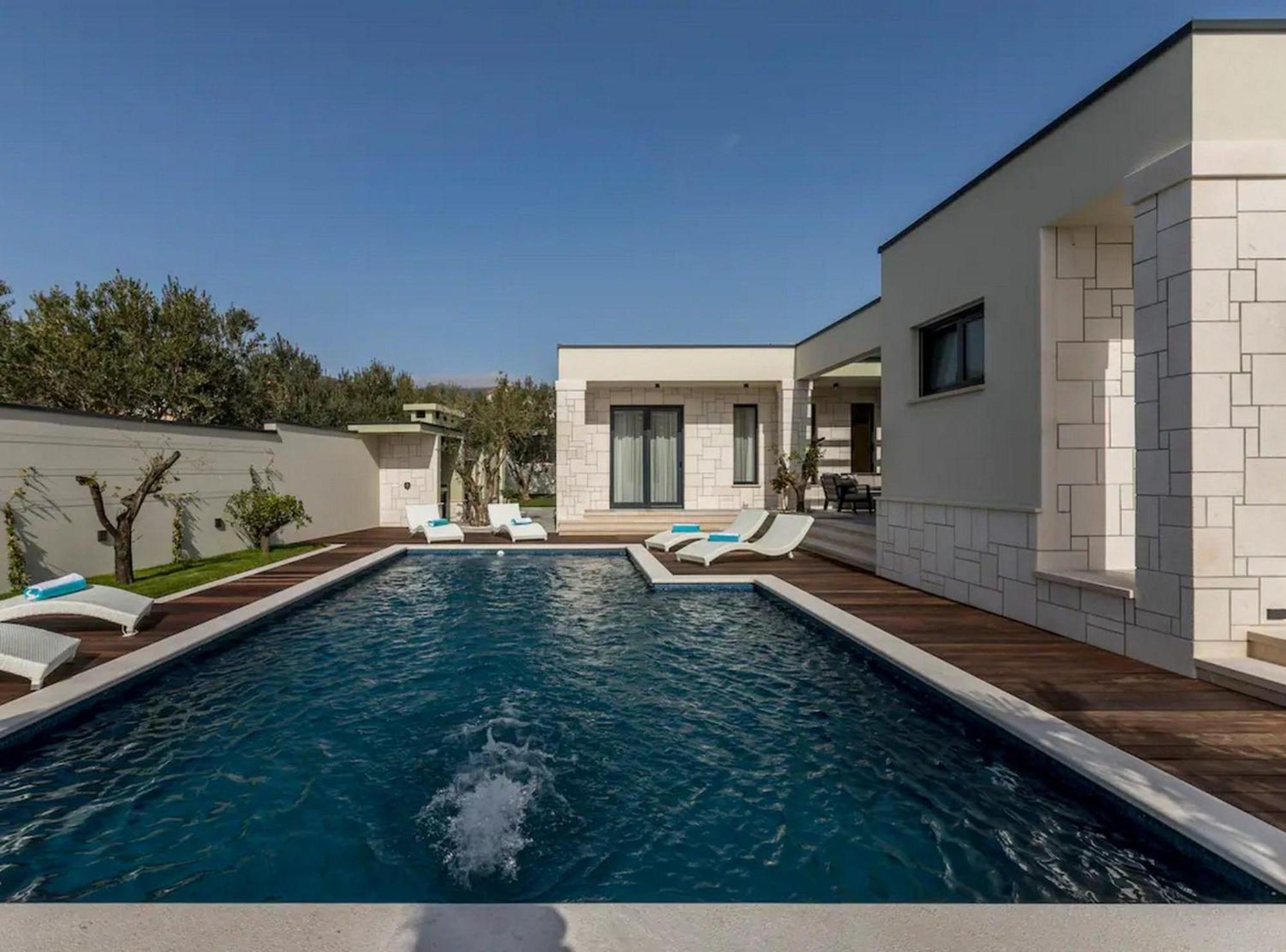 Sophisticated Oasis Residence Villa With Pool Kastela Bagian luar foto